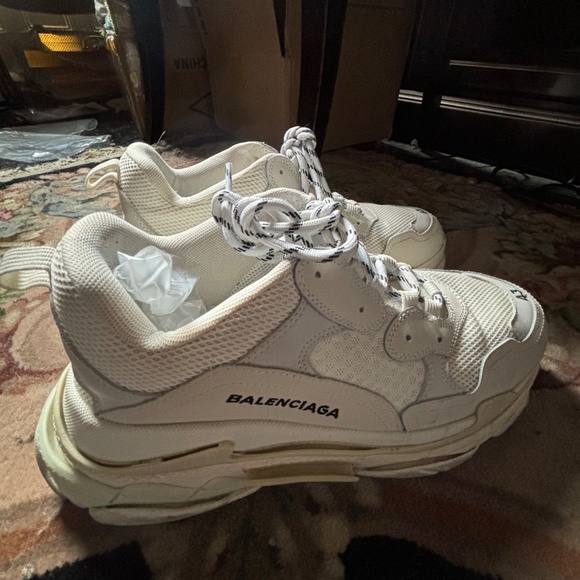 Balenciaga Triple S White Sneakers - Iconic Chunky Style - 43 - Picture 2 of 8